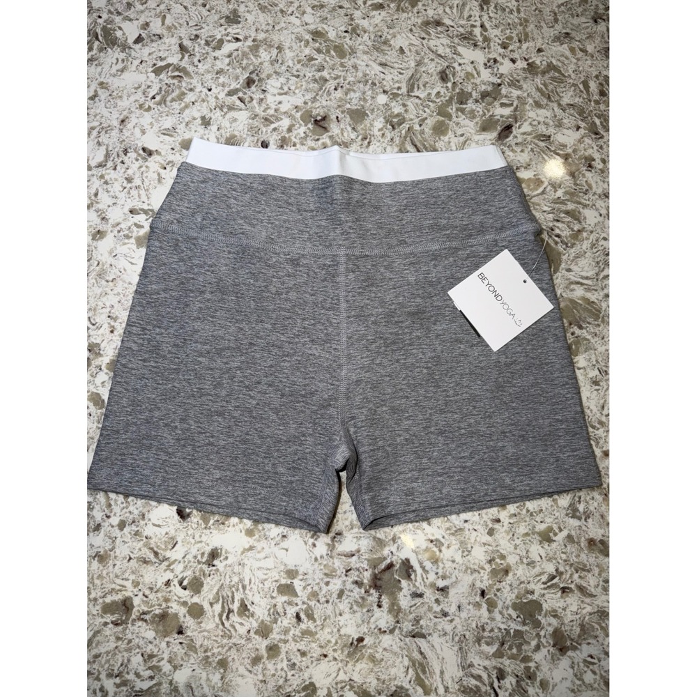 Beyond Yoga Heather Gray Space Dye Biker Shorts White Waistband 00AZW Womens L